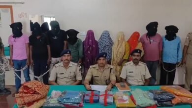 धनबाद में कथित लुटेरी दुल्हन गैंग के खिलाफ पुलिस कार्रवाई और बरामद सामान