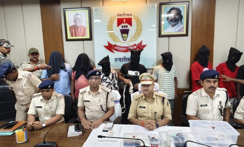 हजारीबाग में कोढ़ा गैंग के आठ आरोपियों की गिरफ्तारी और बरामद सामान