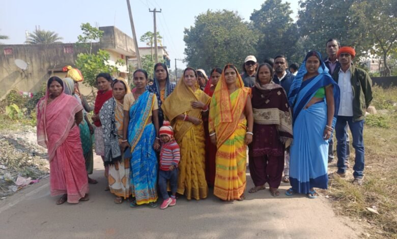 पूपुंकी में बिजली कटौती और लो वोल्टेज से परेशान लोग