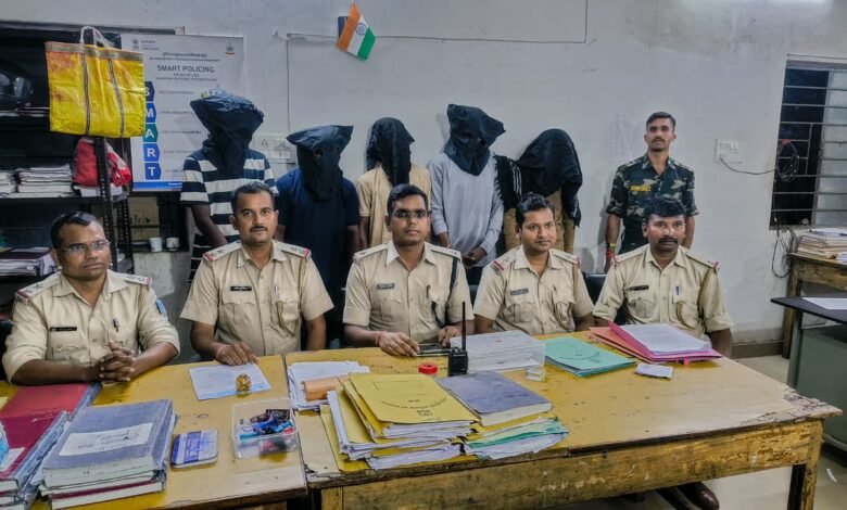 रांची कांके चोरी मामले में गिरफ्तार आरोपी और बरामद सोने चांदी के सामान