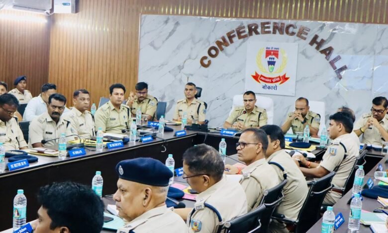 बोकारो पुलिस की मासिक अपराध गोष्ठी में अपराध नियंत्रण की समीक्षा