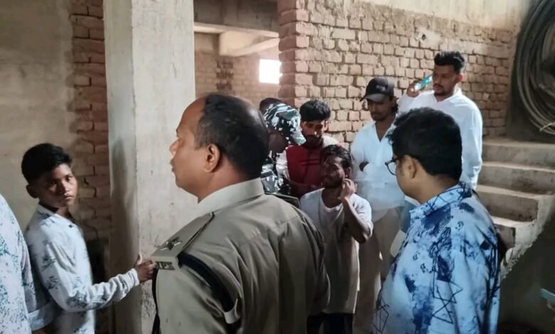 डाल्टनगंज सत्तार सेठ चौक स्थित ZQ टावर में चोरी की घटना