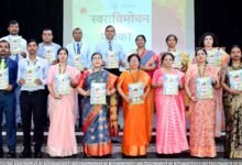 डीपीएस बोकारो में हिन्दी दिवस समारोह में प्रस्तुति देते विद्यार्थी