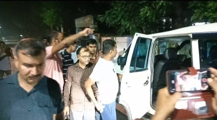 बोकारो के भोजूडीह में रेलवे हेल्थ इंस्पेक्टर को रिश्वत लेते गिरफ्तार करती CBI