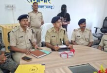 हुसैनाबाद में एंटी क्राइम चेकिंग के दौरान पुलिस की कार्रवाई