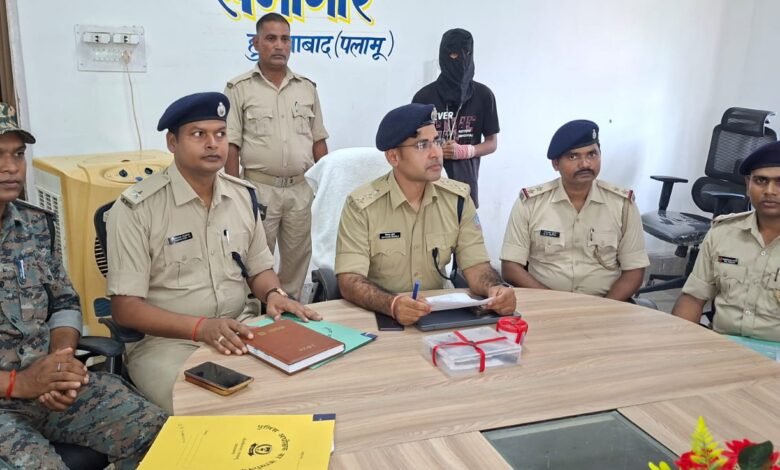 हुसैनाबाद में एंटी क्राइम चेकिंग के दौरान पुलिस की कार्रवाई