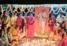 चास काली मंदिर में प्रधानमंत्री नरेंद्र मोदी के जन्मदिन पर आशीर्वाद का दीया जलाते भाजपा कार्यकर्ता