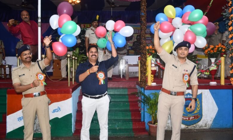बोकारो में झारखंड सशस्त्र पुलिस शूटिंग प्रतियोगिता में शामिल पुलिसकर्मी