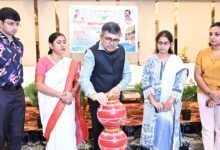 बोकारो में झारखंड इन्क्यूबेटर कार्यक्रम के लॉन्च कार्यक्रम में मौजूद अधिकारी और महिला उद्यमी
