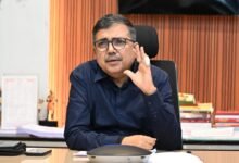 बोकारो में जिला स्तरीय सड़क सुरक्षा समिति की बैठक करते उपायुक्त अजय नाथ झा