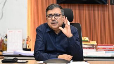 बोकारो में जिला स्तरीय सड़क सुरक्षा समिति की बैठक करते उपायुक्त अजय नाथ झा
