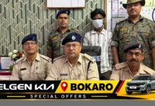 बोकारो सेक्टर-6 थाना पुलिस द्वारा चोरी के मामले में गिरफ्तार आरोपी और बरामद नकदी