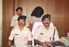बोकारो माराफारी में अवैध शराब के खिलाफ पुलिस की छापेमारी